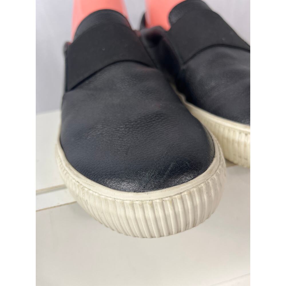 VINCE. Corbin Slip-on Sneaker in Black Leather. - Picture 5 of 11